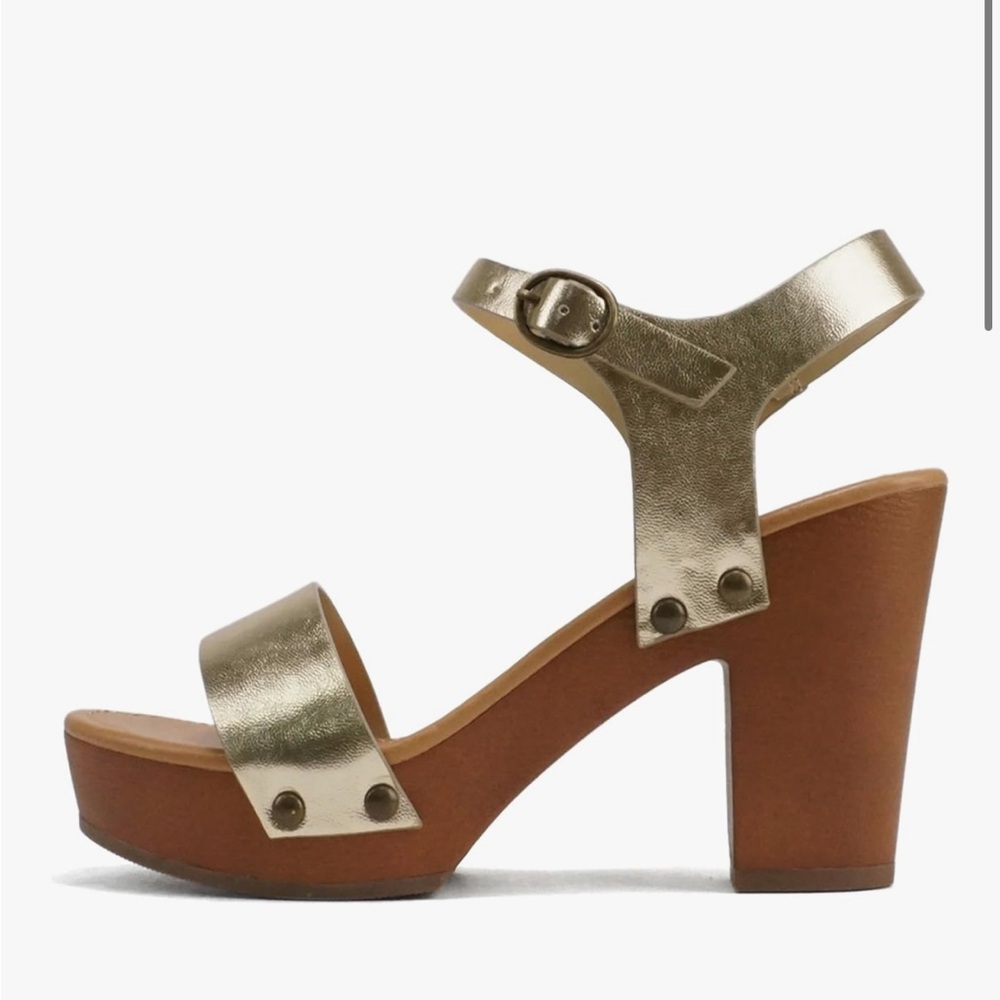 NEW Soda CHIVAS ~ Women's Bold Buckles Studded Wedge Sanda